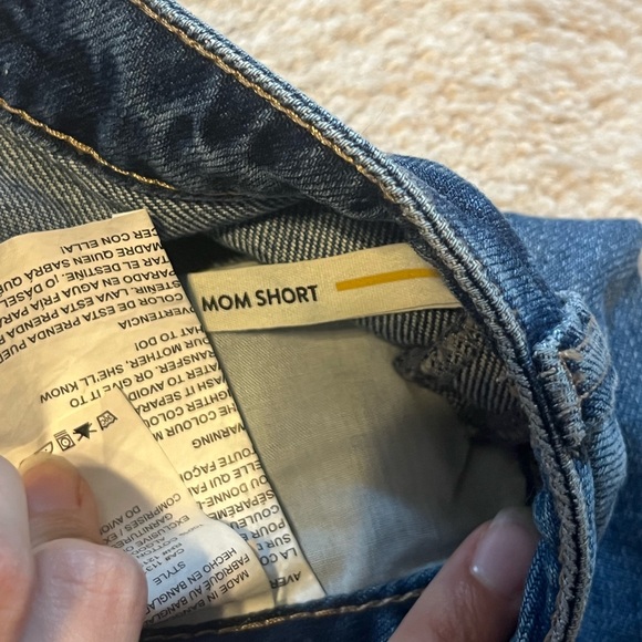 ⭐️NEVER WORN⭐️ Garage Mom Short Jean Shorts - Picture 4 of 7